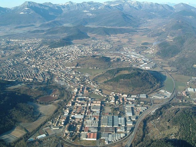 8ada8-Vol-de-coloms-Olot.jpg