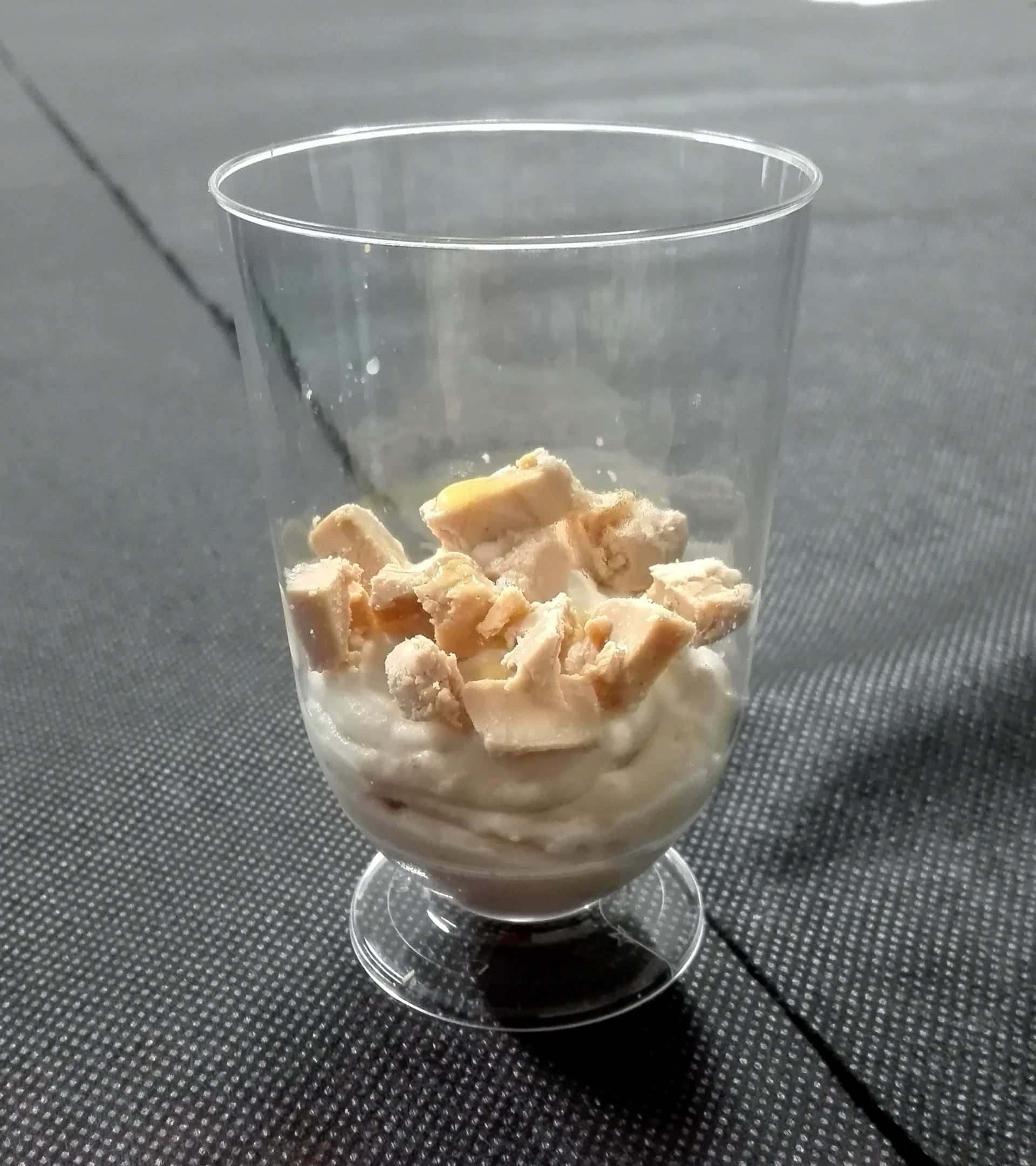 Mousse de torró amb foie